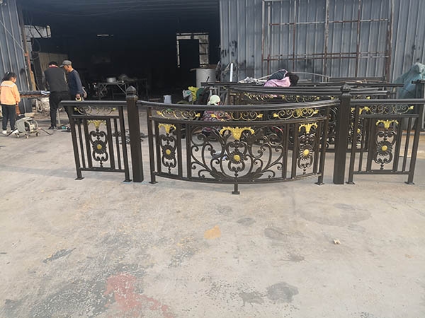 陽(yáng)臺(tái)護(hù)欄